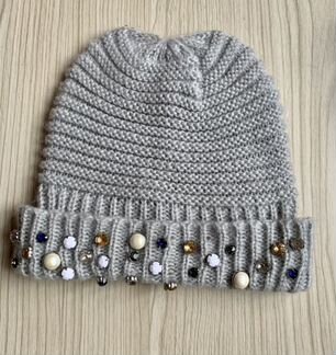 Шапка с украшениями