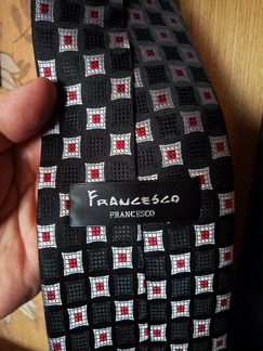 За два галстука фирменных