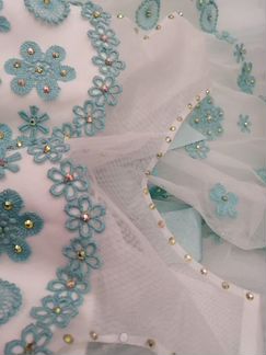 Нарядное стильное платье тринити