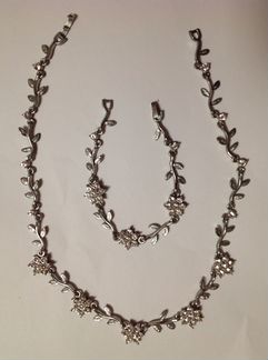 Набор бижутерии колье, браслет, серьги-гвоздики