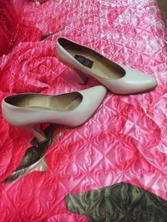 Туфли лодочки на каблуке, р. 38.5