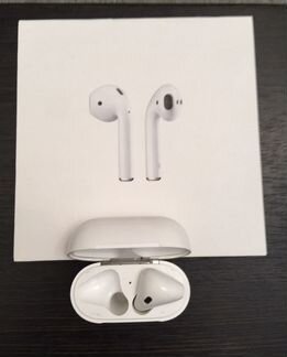 Правый наушник и кейс AirPods 2