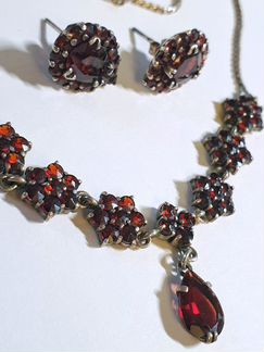 Колье и серьги гранат в серебре