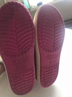 Розовые резиновые сапоги crocs j2