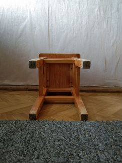 Табуретка коричневая