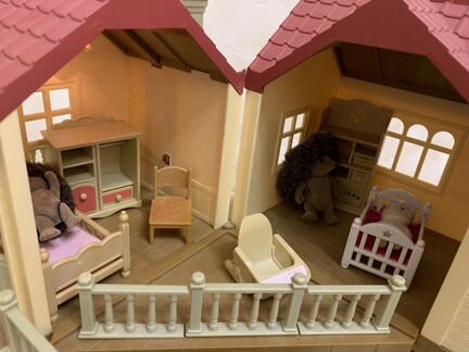 Дом Sylvanian Families со светом,мебелью и семейст