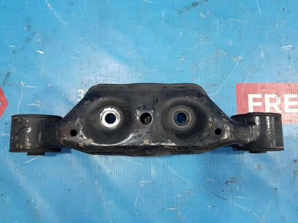 Subaru Legacy BE BH 1999-03 Кронштейн редуктора