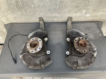 Кулак поворотный передний L & R на бмв 5 Ф10 F10