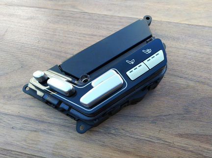 Блок кнопок в задней обшивке двери Mercedes W221