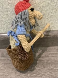 Игрушка вязанная Баба Яга