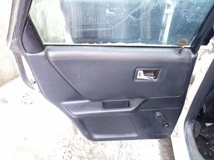 Дверные карты кожаные Audi 80 90