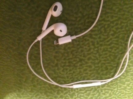 Наушники Apple EarPods с разъемом Lightning, новые