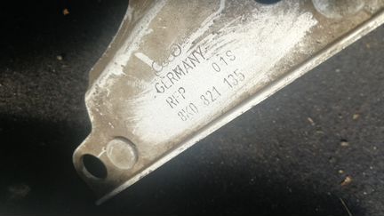 Audi a4b8 кронштейн крепления крыла левый правый