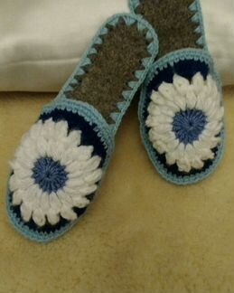Домашние тапочки вязанные крючком