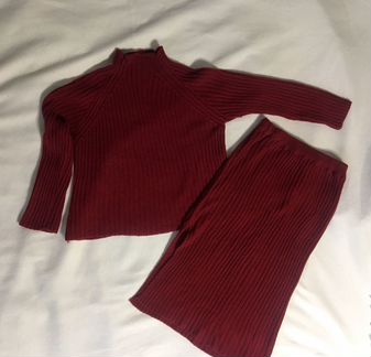 Трикотажный костюм с юбкой