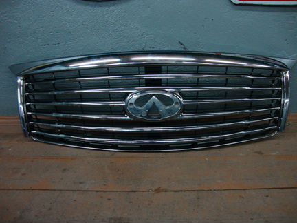 Решётка радиатора Infiniti QX80 Nissan