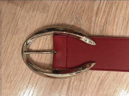 Продаю красный кожанный ремень Furla размер S