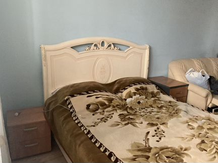 Кровать двухспальная с матрасом